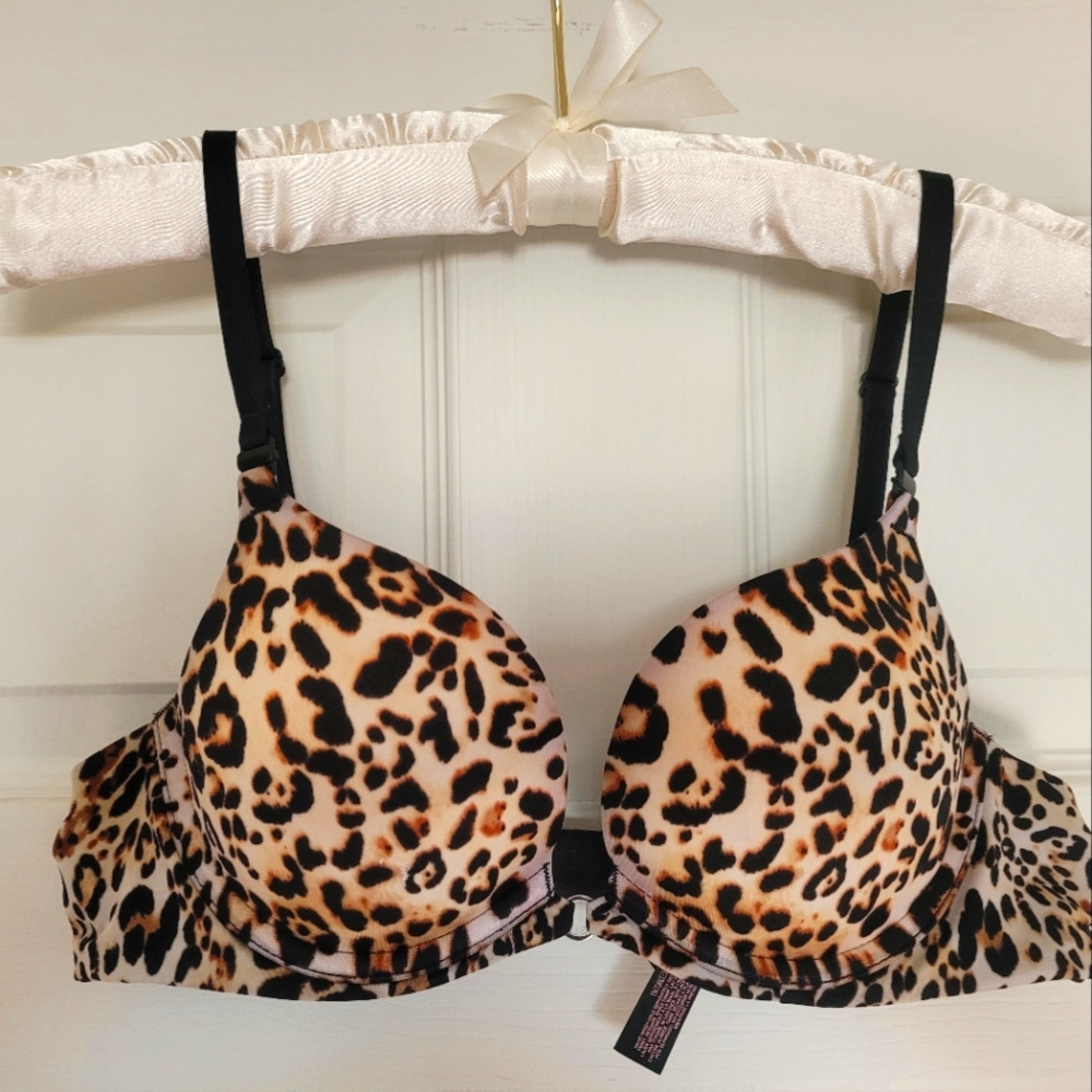 Victoria's Secret- LEAPORD push-up bra with a DEEP V!